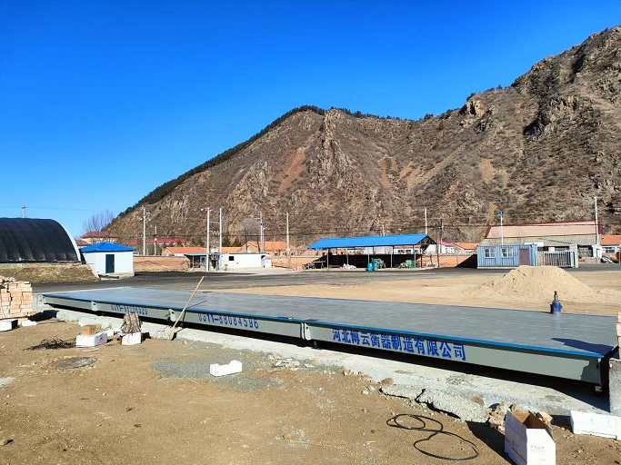 赤峰市宝丽建筑工程100吨3*16米地磅